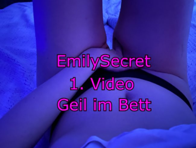 EmilySecret - Mein 1. Video Geil im Bett!!
